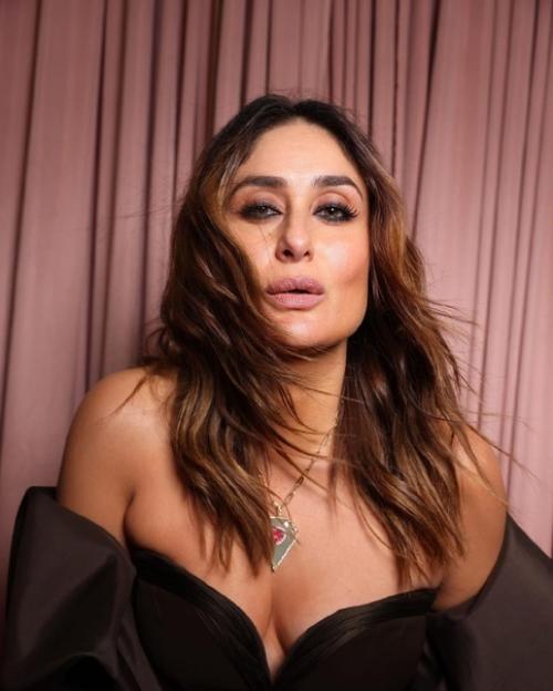 Карина капур кхан в образе от стилиста - Лакшми Лер. 01