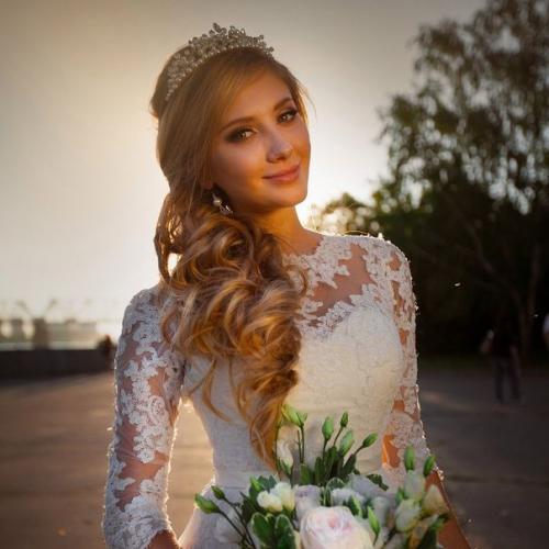 Требуются модели на макияж и прическу, волосы светлые, ниже Лопаток. 06