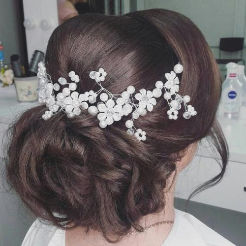 Услуги: макияжа, причёсок и оформления и покраски бровей. 02