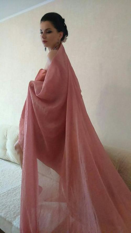 Делать кате нечего, решила навести красоту, сшыла платье из штор, сделала прическу и макияж, и по была фотографам, и вот что вышло. 04