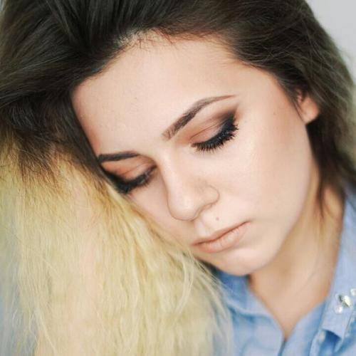 Здравствуйте!  Срочно ищу модель на завтра (20/09/17) в 11: 00 на макияж и причёску. 09