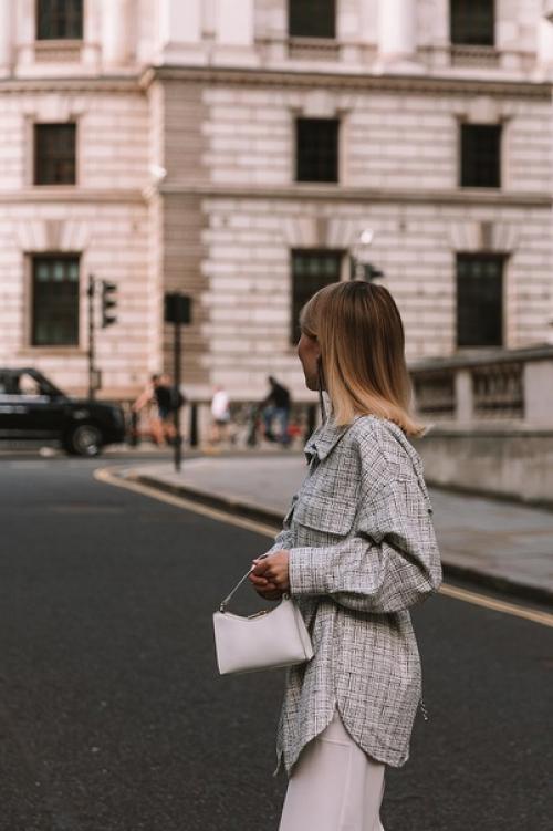 Тренды в фотографии 2021-2022. Естественные, живые фото в движении, смазанные фото. 02