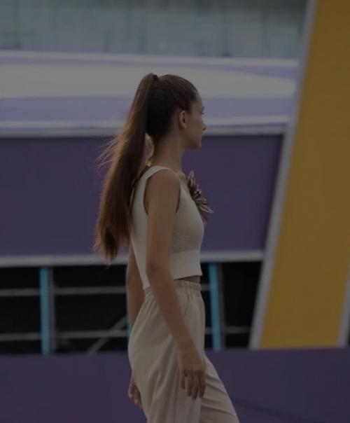 Стиль и визаж - это техника создания образа, в который включены прическа, макияж и вид человека в целом. 04