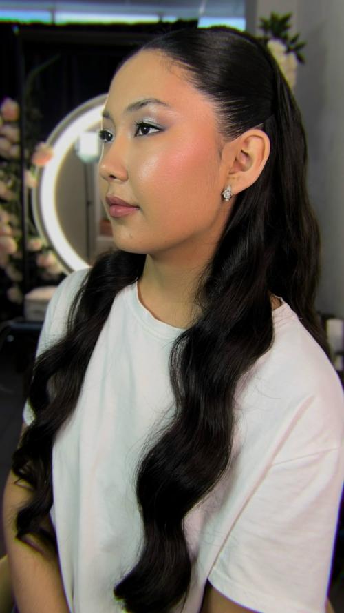 Свадебный макияж + собранная прическа с элементами крупных локонов. 01