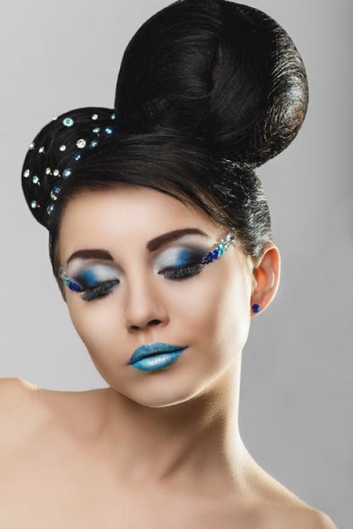 Всем привет.  Я стилист по прическам, совместно с визажистом ищу фотографа и модель с ярким цветом волос (волосы нужны длинные) для бьюти съемки. 02