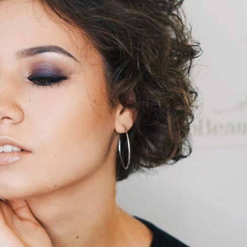 Здравствуйте!  Срочно ищу модель на завтра (20/09/17) в 11: 00 на макияж и причёску. 05