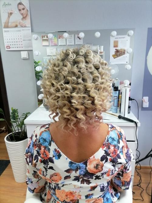 В жизни каждой женщины обязательно происходят важные события, требующие безупречного внешнего вида: свадьбы, юбилеи, торжественные вечера. 01