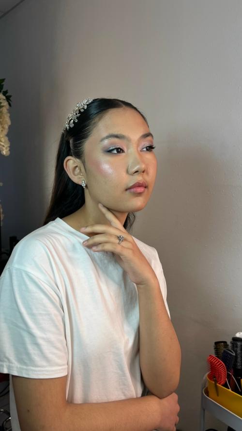 Свадебный макияж + собранная прическа с элементами крупных локонов. 03