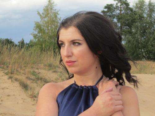 Милые девушки!  Предлагаю вам сделать макияж и прическу, могу принять у себя (московский р - он), так и приехать к вам. 01