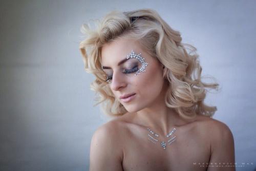 Всем привет.  Я стилист по прическам, совместно с визажистом ищу фотографа и модель с ярким цветом волос (волосы нужны длинные) для бьюти съемки. 03