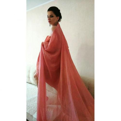 Делать кате нечего, решила навести красоту, сшыла платье из штор, сделала прическу и макияж, и по была фотографам, и вот что вышло. 01