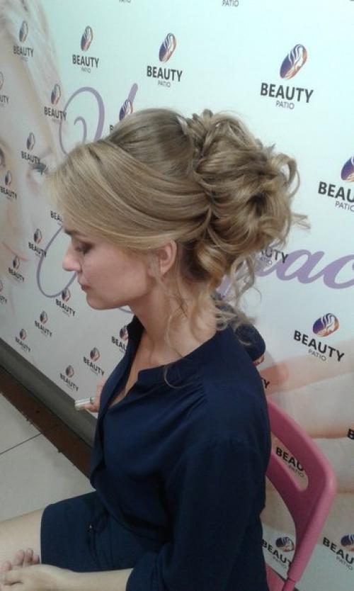 Милые девочки, обращайтесь за прическами и макияжем! 02