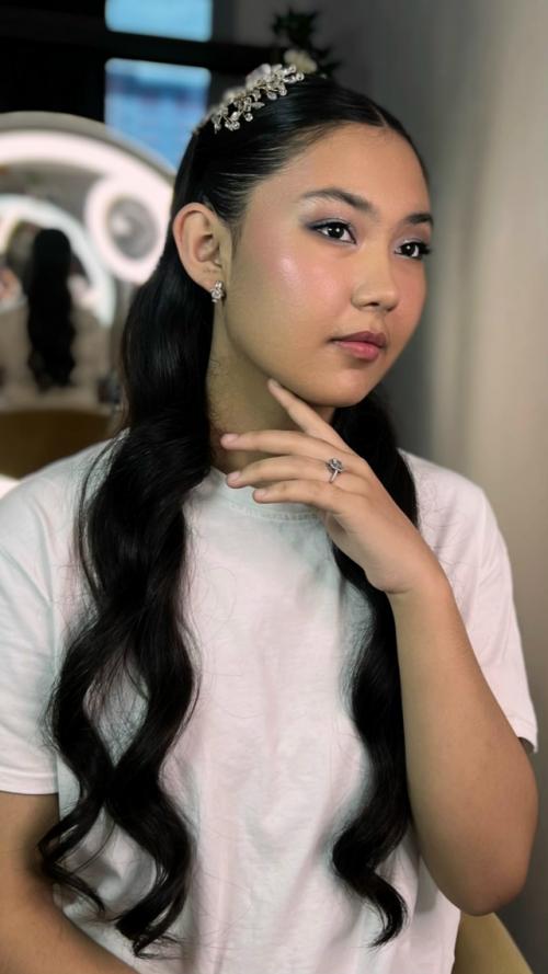 Свадебный макияж + собранная прическа с элементами крупных локонов. 02