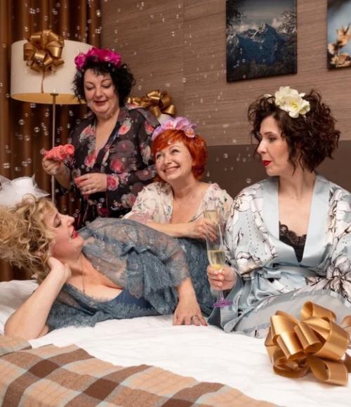 Ну раз я сюда пришла, расскажу что у меня в жизни интересного случилось. 02