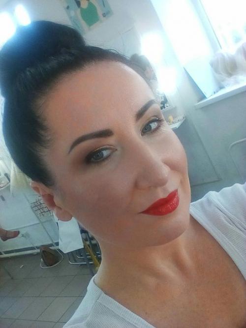 Милые девушки!  Предлагаю вам сделать макияж и прическу, могу принять у себя (московский р - он), так и приехать к вам. 03