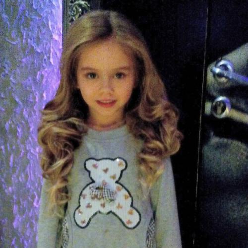 Я могу предложить: - прически (арт, вечерние, выпускные, свадебные и т. д. . укладки. 07