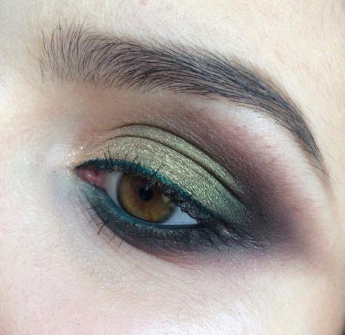 Всем привет?  Я дипломированный мастер парикмахер - стилист - визажист. 02