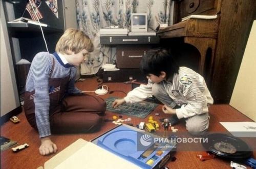 Фотоподборка из жизни знаменитостей 90-х: яркие моменты эпохи. 02 Фотоподборка из жизни знаменитостей 90-х: яркие моменты эпохи. 02