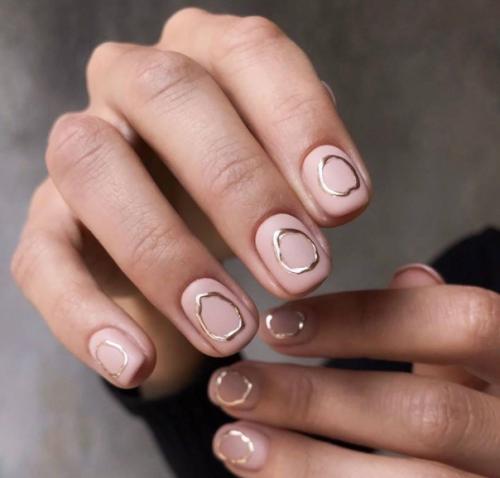 10 примеров маникюра, которые вам захочется повторить в 2022 году. 01