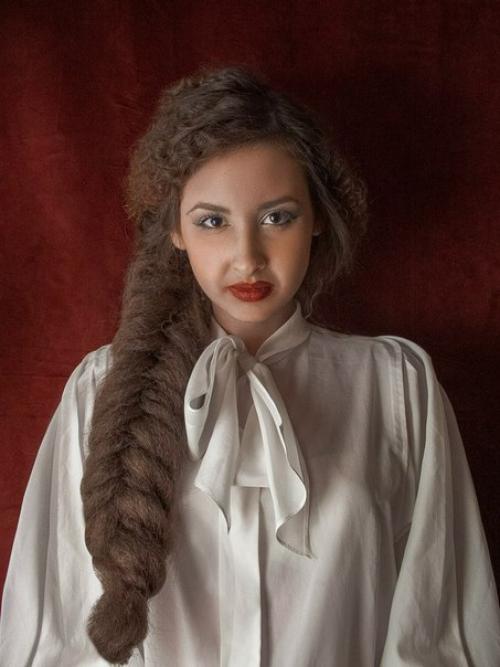 Я могу предложить: - прически (арт, вечерние, выпускные, свадебные и т. д. . укладки. 06