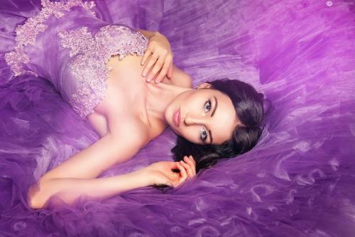 Девушки, специально для вас 21 и 23 и 24 января большой фотодень с шикарными вечерними платьями в самой большой студии Москвы. 07