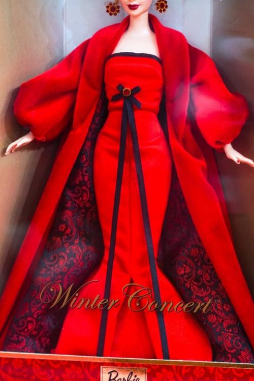 С большим интересом мы знакомим вас с достаточно редкой Winter Concert Barbie. 03