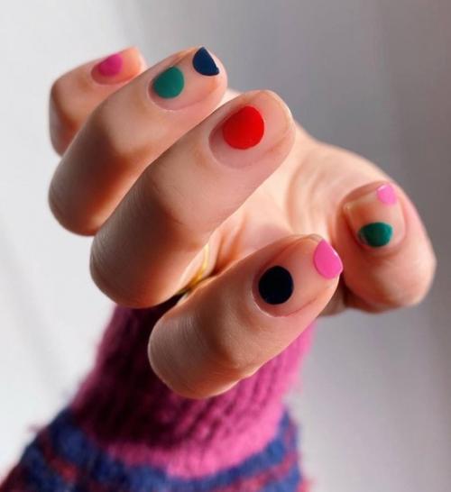 10 примеров маникюра, которые вам захочется повторить в 2022 году. 08