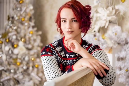 Милые девушки!  Новый год? 01