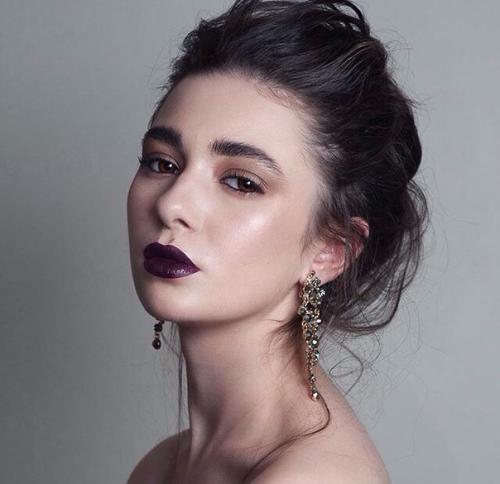 Красивая причёска и макияж перед торжественным событием нужна? 02