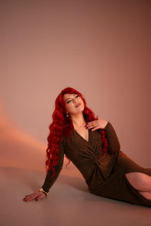 Во время этой чудесной фотосессии в какой-то момент мою голову осенила мысль, от которой встал ком в горле и на глаза накатили слезы. 01