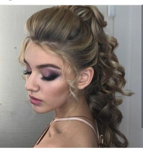 Здравствуйте меня зовут юля и мне требуются модели? 02