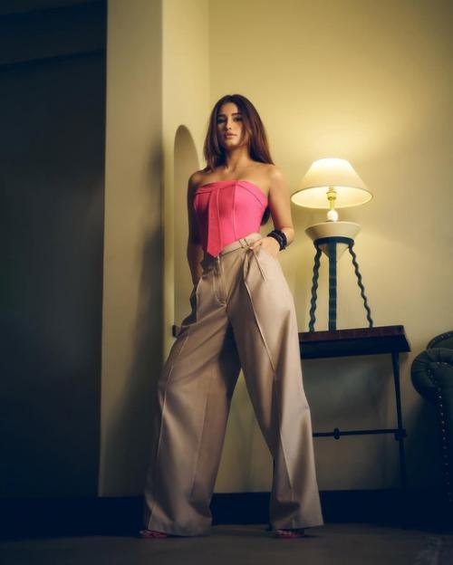 Образ Раши с продвижения фильма Azaad. 05