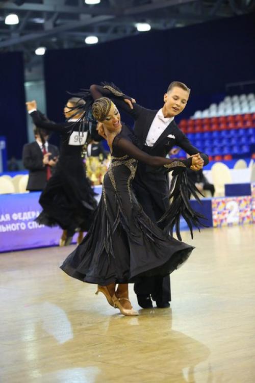 Спешу поделиться с вами еще одним сценическим образом на латиноамериканскую и европейскую программы. 01