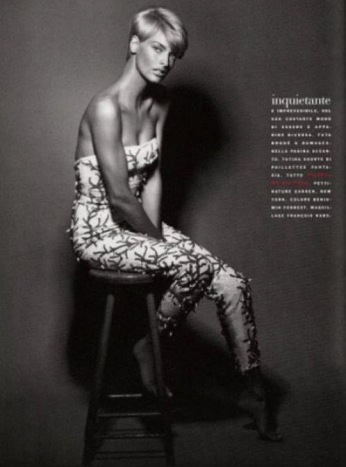 На фотографиях - это просто притворство, игра. 05