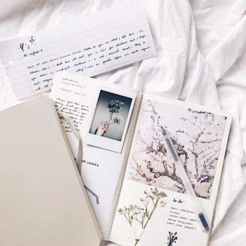 Чем заниматься если у тебя ночует подруга? 01