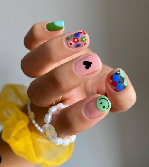 10 примеров маникюра, которые вам захочется повторить в 2022 году. 07