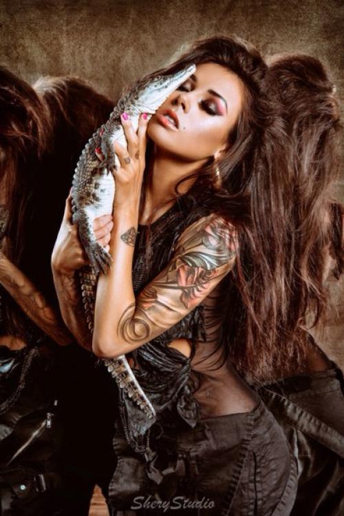 Москва.  На съемку 4. 02 нужен визажист и стилист по волосам. 01