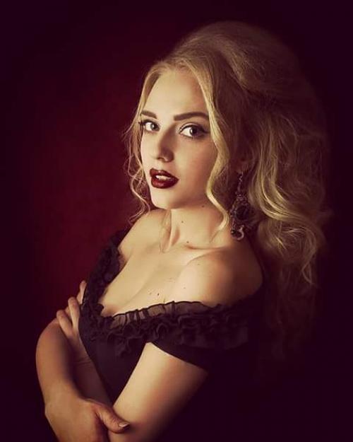 Я могу предложить: - прически (арт, вечерние, выпускные, свадебные и т. д. . укладки. 05