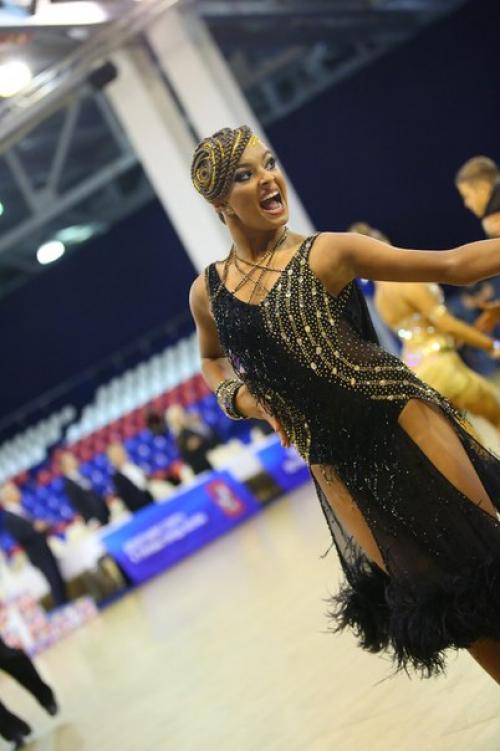 Спешу поделиться с вами еще одним сценическим образом на латиноамериканскую и европейскую программы. 02