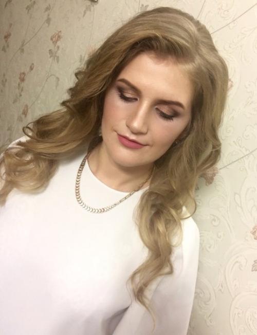 Дорогие девушки?  Я сертифицированный визажист - стилист по причёскам. 01