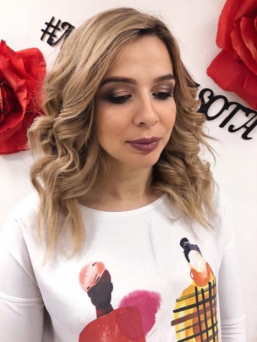 Всем привет?  Я дипломированный мастер парикмахер - стилист - визажист. 01