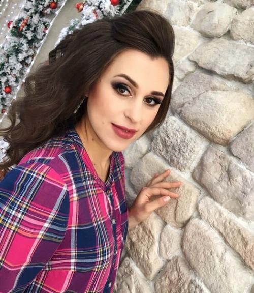 Дорогие девушки, для вас причёска и макияж с выездом, любой сложности? 01