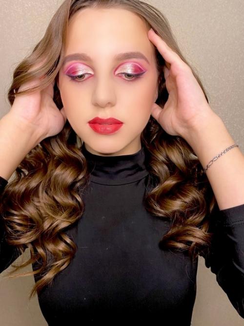 24/7 Как бы нам хотелось просыпаться с макияжем и укладкой как из салона. 01