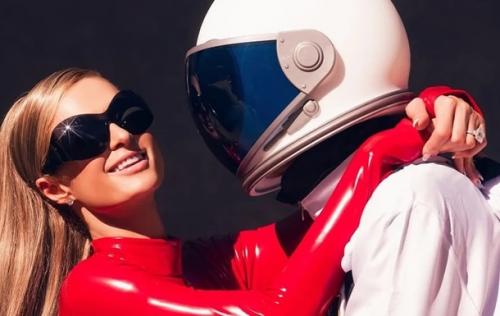 Пэрис Хилтон легендарный образ бритни Спирс к хэллоуину повторила.

