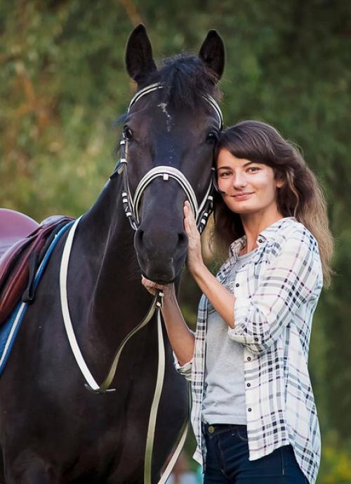 А еще у вас есть невероятно крутой шанс получить бесплатно фото сессию с конем в р - оне мирожского монастыря! 02