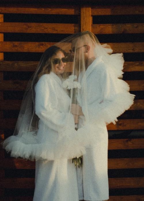 Пока ждем фото со свадьбы, мы хотим поделиться нашей фотосессией до. 01