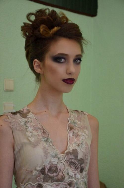 Милые девушки?  Услуги сертифицированного мастера по прическам и визажиста предлагаю? 09