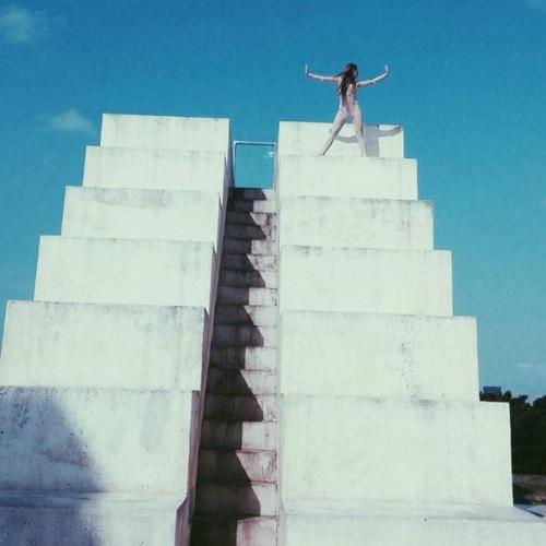 Съемки клипа на песню Дельфины из незамысловатой идеи превратились в интереснейший интернациональный проект. 03