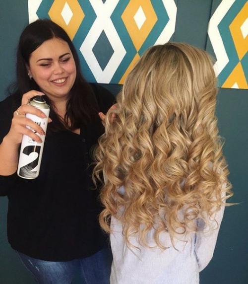 Дорогие девушки?  Предлогаю вашим услугам все виды причёсок и макияжа (вечерние, дневные. 07