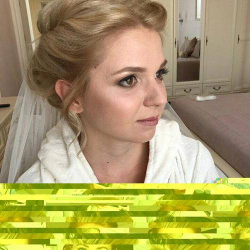 Дорогие девушки?  Предлогаю вашим услугам все виды причёсок и макияжа (вечерние, дневные. 09